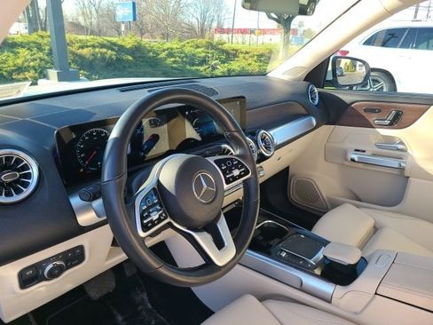 Used 2022 Mercedes-Benz GLB 250 4MATIC image 8