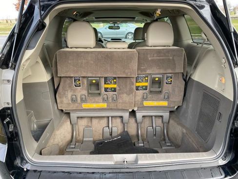 Used 2014 Toyota Sienna XLE image 28