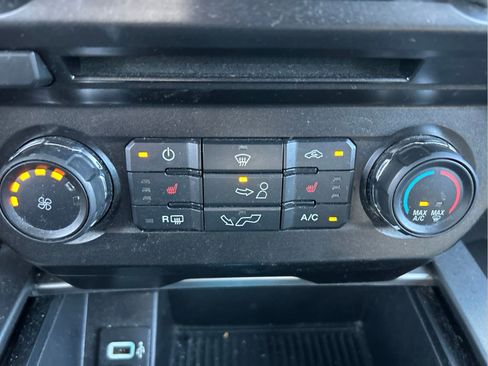 Used 2018 Ford F150 XLT w/ Equipment Group 302A Luxury AWD/4WD image 32