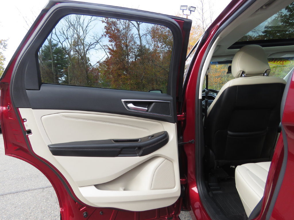 Used 2016 Ford Edge Titanium w/ Equipment Group 302A AWD/4WD image 19