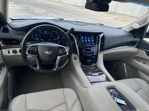 Used 2018 Cadillac Escalade Luxury image 12