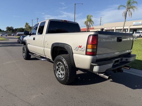 Used 2006 GMC Sierra 2500 W/T w/ Skid Plate Package AWD/4WD image 6