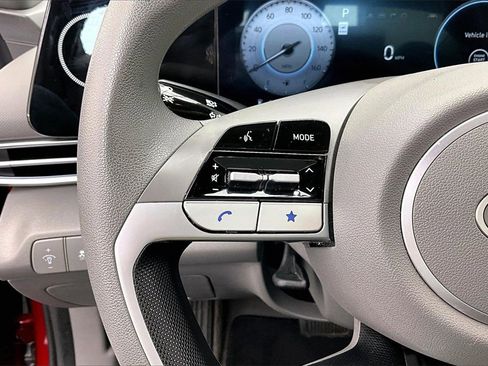 Used 2024 Hyundai Elantra SEL image 18