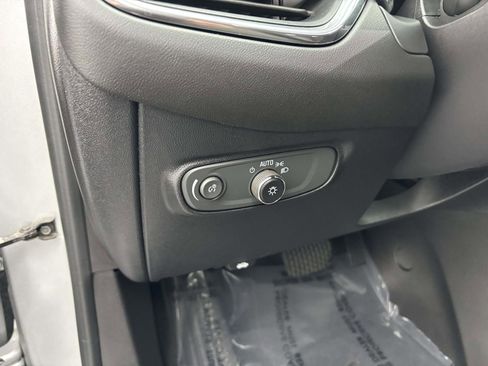 Used 2019 Chevrolet Equinox LT image 17