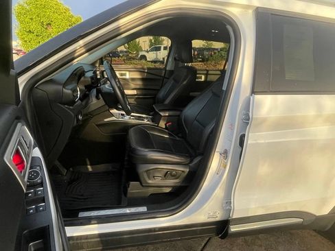 Used 2023 Ford Explorer Limited AWD/4WD image 11