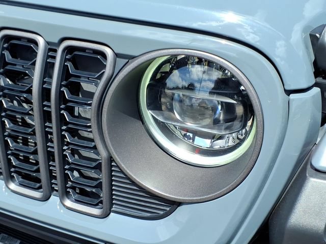 Used 2024 Jeep Wrangler Unlimited Rubicon AWD/4WD image 9