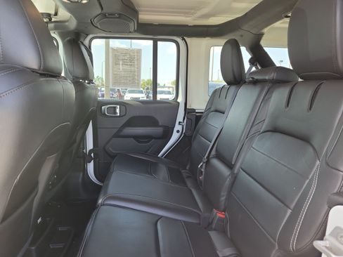 Used 2023 Jeep Wrangler Unlimited Sahara AWD/4WD image 16