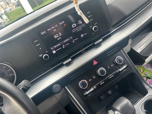 Used 2024 Kia Carnival LX image 15