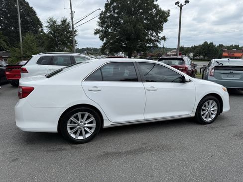 Used 2014 Toyota Camry XLE image 5