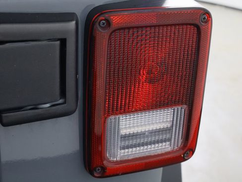 Used 2014 Jeep Wrangler Unlimited Sport w/ Connectivity Group AWD/4WD image 29