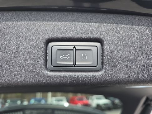 Used 2025 Audi SQ5 Premium Plus image 13