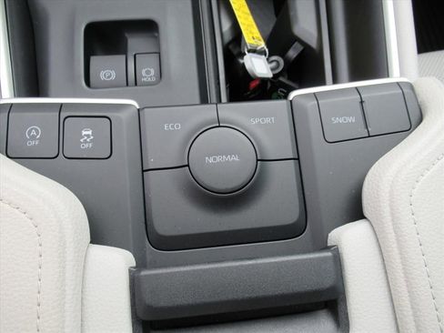 Used 2025 Toyota Grand Highlander FWD image 26