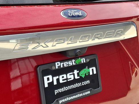 Used 2022 Ford Explorer Platinum w/ Equipment Group 601A image 9