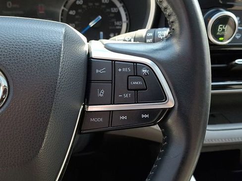 Used 2021 Toyota Highlander XLE image 23