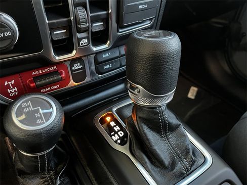 New 2025 Jeep Gladiator Mojave image 12