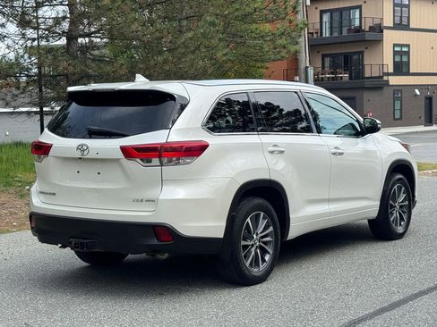 Used 2018 Toyota Highlander XLE AWD/4WD image 6