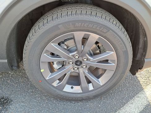 New 2026 Ford Explorer Active w/ Active Comfort Package image 16