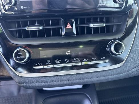 Used 2022 Toyota Corolla SE image 16