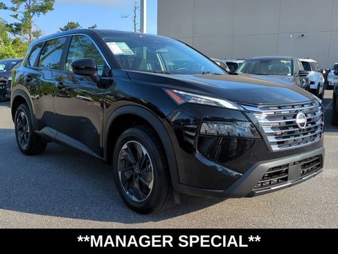 Used 2025 Nissan Rogue SV AWD/4WD image 3