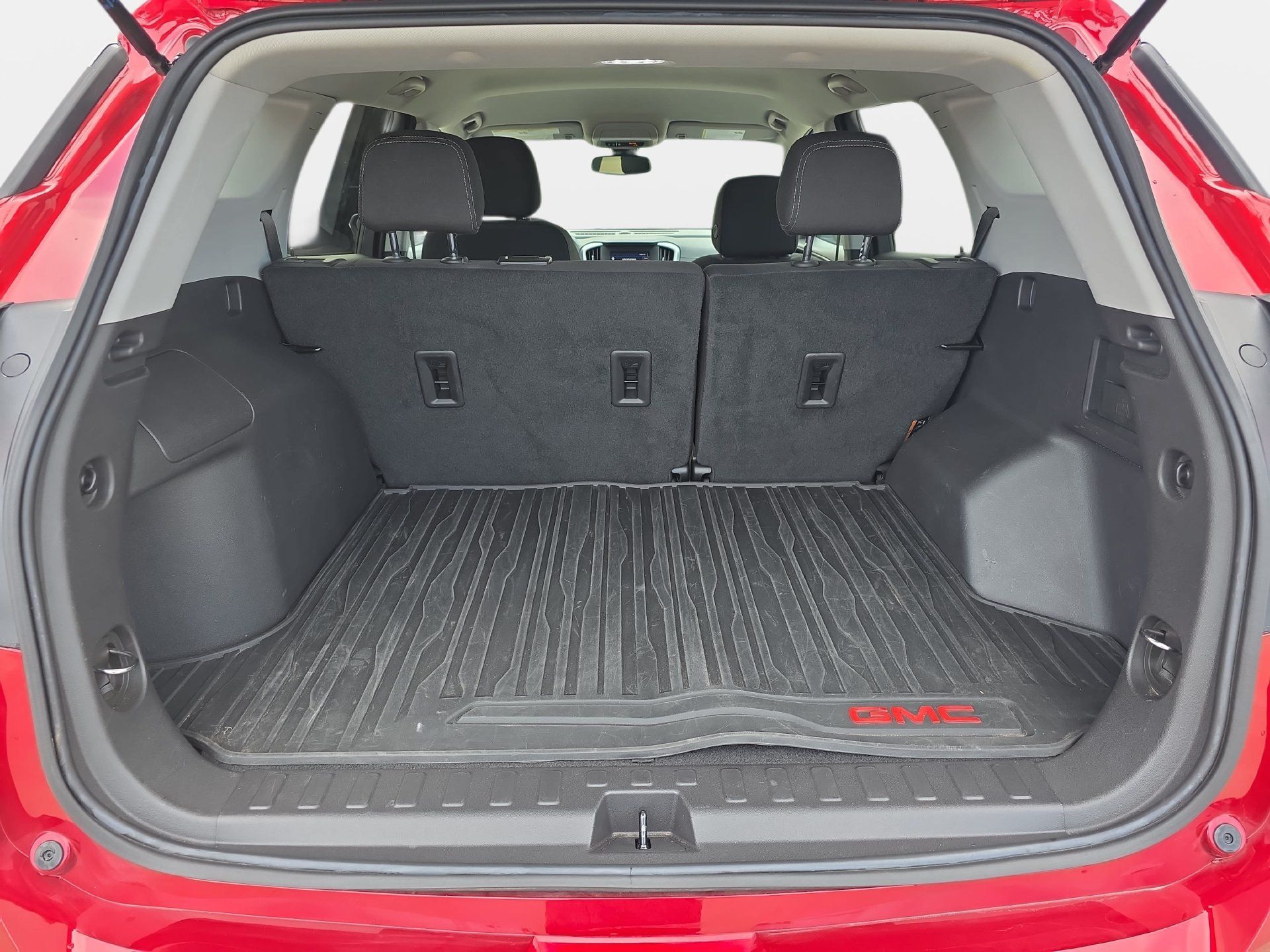 Used 2024 GMC Terrain SLE w/ Driver Convenience Package FWD image 12