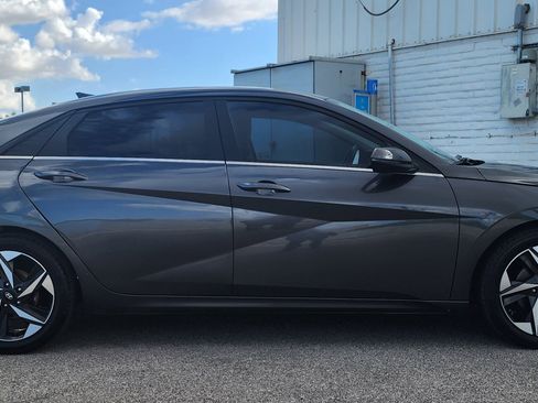 Used 2021 Hyundai Elantra Limited image 5