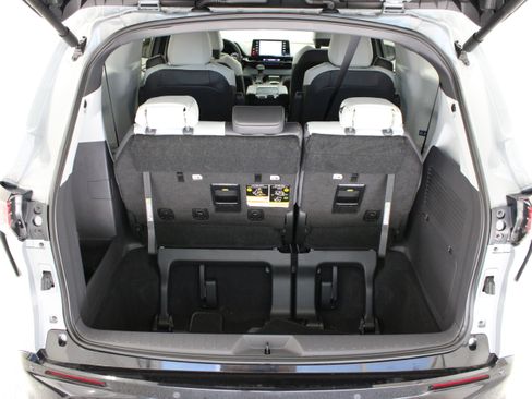 Used 2023 Toyota Sienna XSE w/ XSE Plus Package AWD/4WD image 35