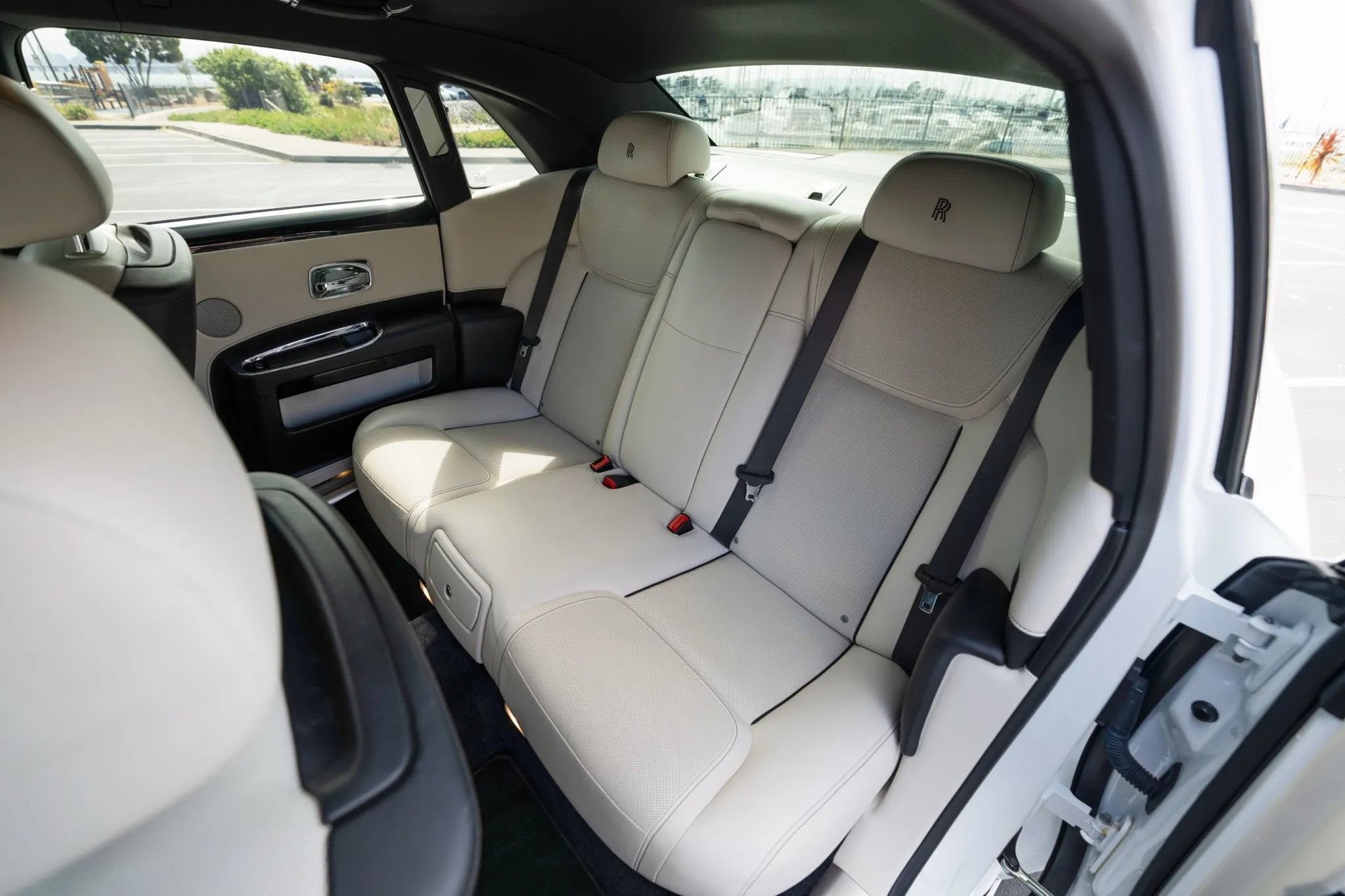 Used 2018 Rolls-Royce Ghost RWD image 28