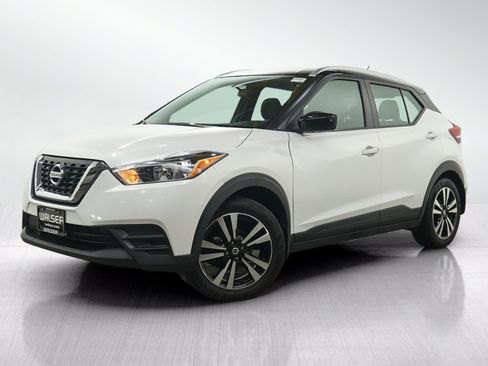 Used 2018 Nissan Kicks SV FWD image 1