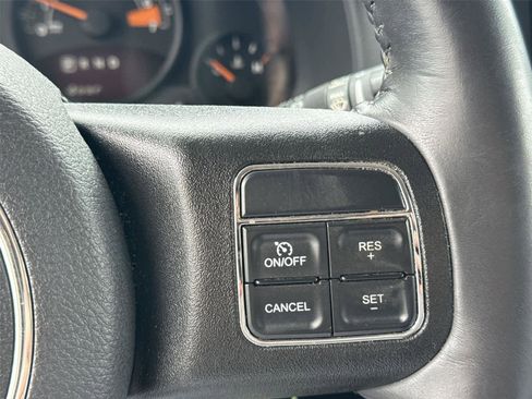 Used 2016 Jeep Patriot Latitude AWD/4WD image 24
