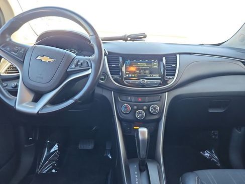 Used 2019 Chevrolet Trax LT w/ LT Convenience Package FWD image 30