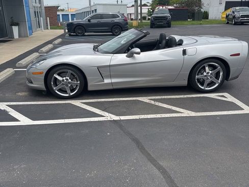 Used 2007 Chevrolet Corvette Convertible w/ Preferred Equipment Group RWD image 2