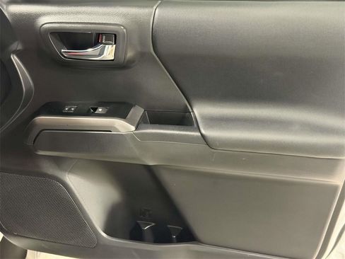 Used 2023 Toyota Tacoma TRD Sport image 9