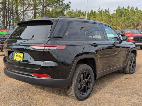 New 2025 Jeep Grand Cherokee Altitude image 3
