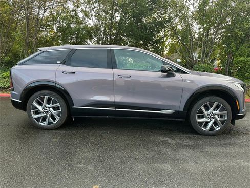 New 2026 Cadillac Optiq Luxury 2 image 6