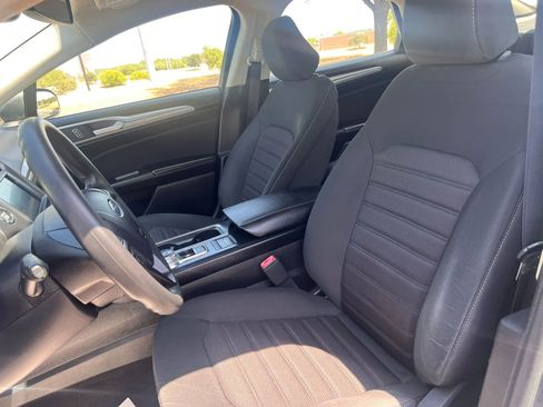 Used 2020 Ford Fusion SE image 16