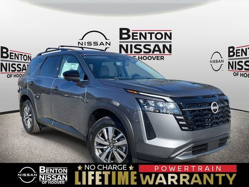 New 2026 Nissan Pathfinder SL image 1