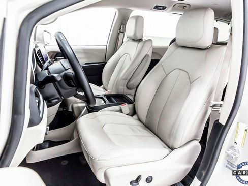 Used 2017 Chrysler Pacifica Touring-L image 26