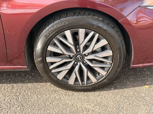 Certified 2024 Nissan Altima 2.5 SV FWD image 30