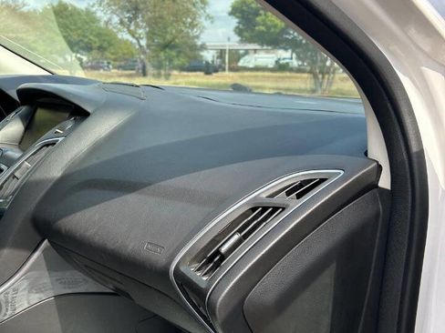 Used 2012 Ford Focus Titanium image 31