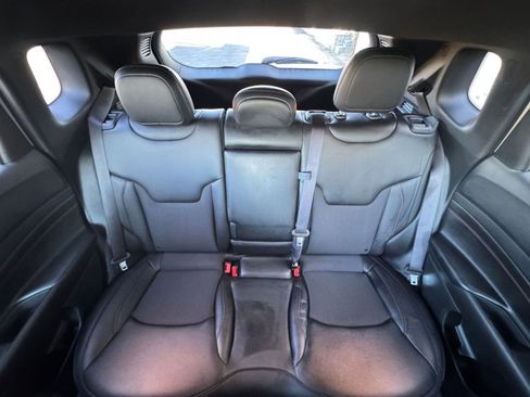 Used 2025 Jeep Compass Trailhawk image 37