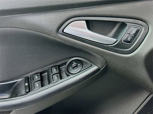 Used 2016 Ford Focus SE image 17