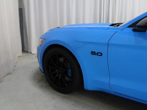 Used 2017 Ford Mustang GT w/ Black Accent Package RWD image 28