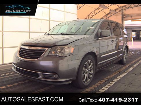 Used 2015 Chrysler Town & Country S FWD image 1