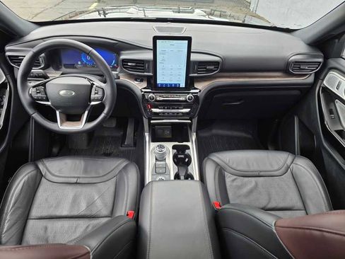 Used 2023 Ford Explorer Platinum w/ Technology Package image 34