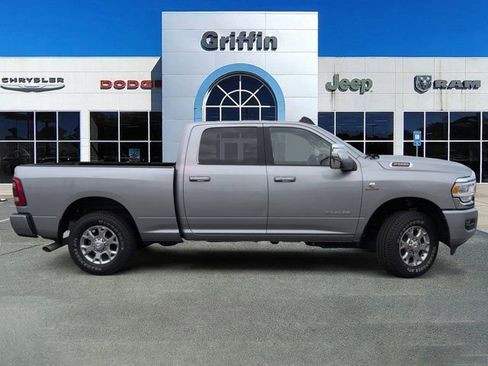 Used 2023 RAM 2500 Laramie AWD/4WD image 3