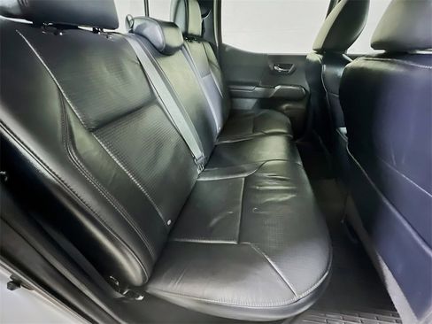 Certified 2022 Toyota Tacoma TRD Off-Road image 22