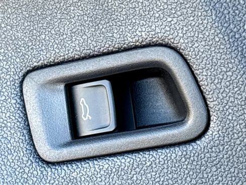 Used 2024 Volkswagen Atlas SE image 24