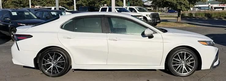 Used 2022 Toyota Camry SE FWD image 8