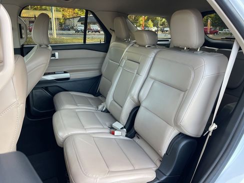 Used 2024 Ford Explorer XLT w/ Equipment Group 202A image 24