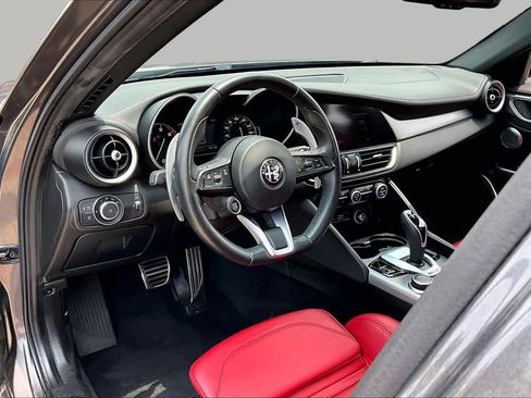 Used 2023 Alfa Romeo Giulia Veloce RWD image 18